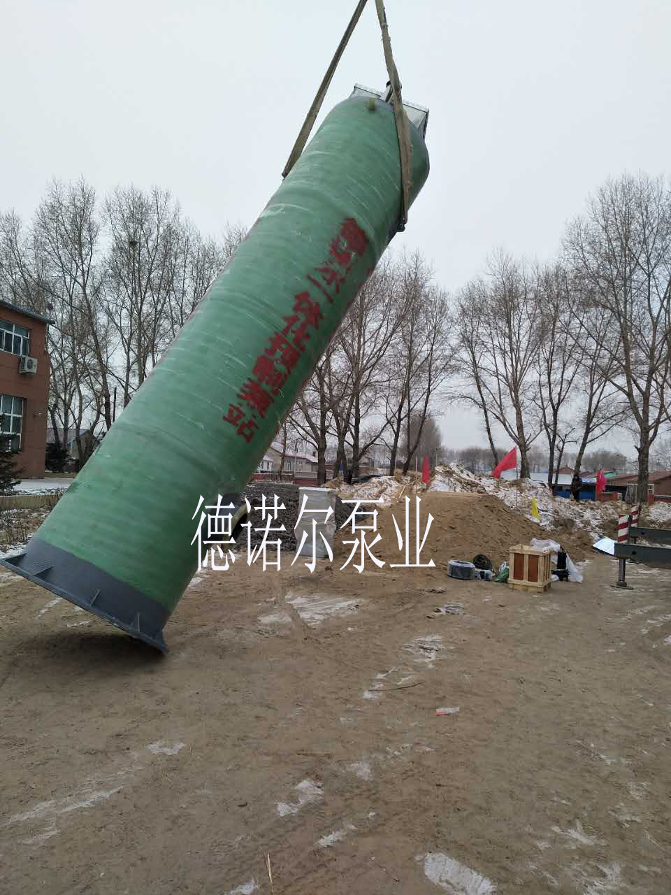 4.jpg 歐源一體化預(yù)制泵站安裝圖