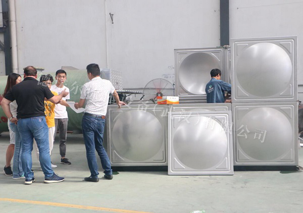 水箱生產(chǎn)考察.jpg
