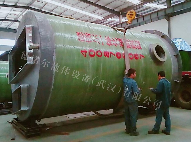 工人操作機(jī)械 工人操作機(jī)械